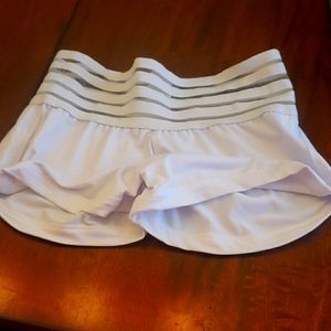 Cute booty white shorts